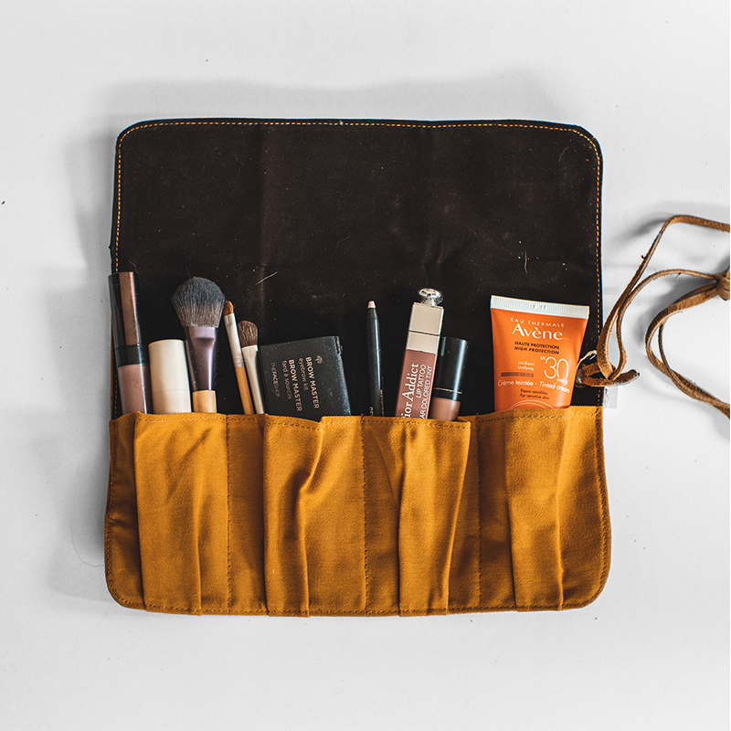 Barrie Roll Organizer Pouch