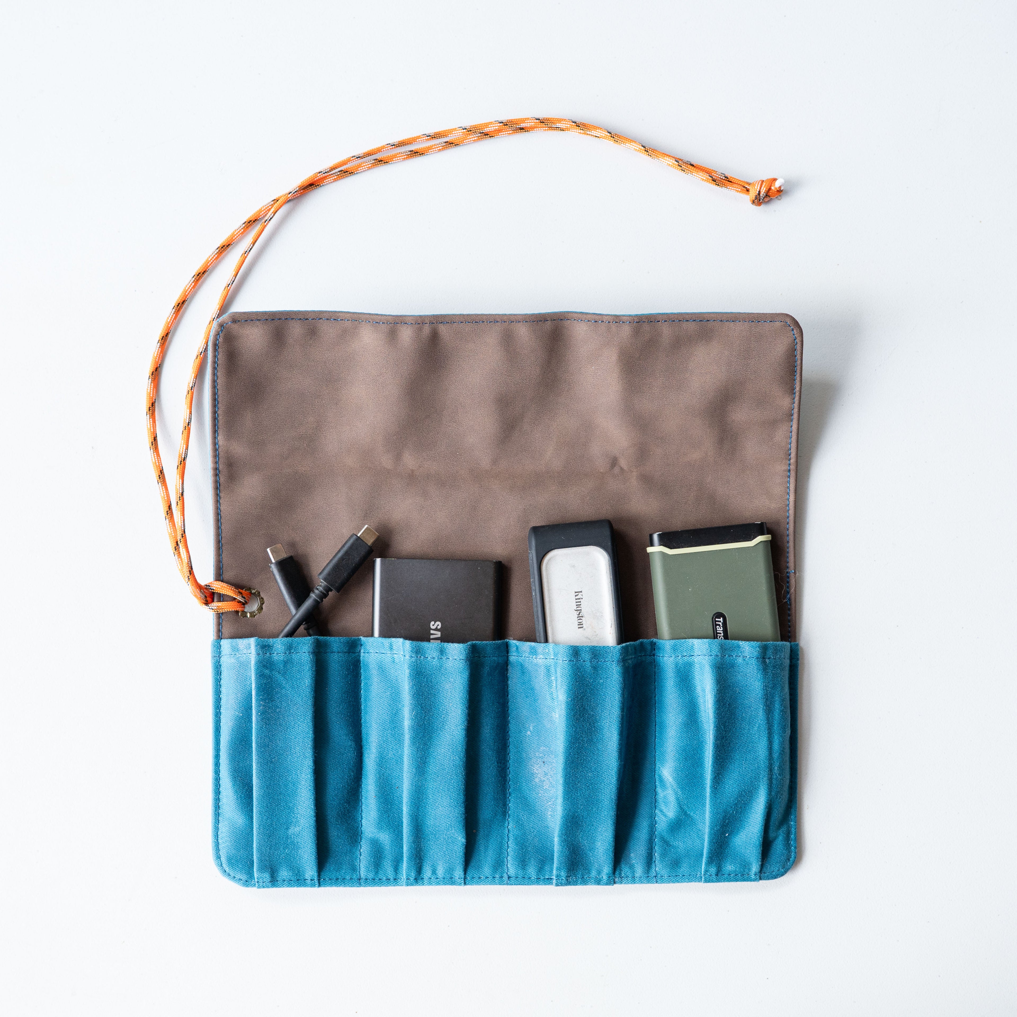 Barrie Roll Organizer Pouch